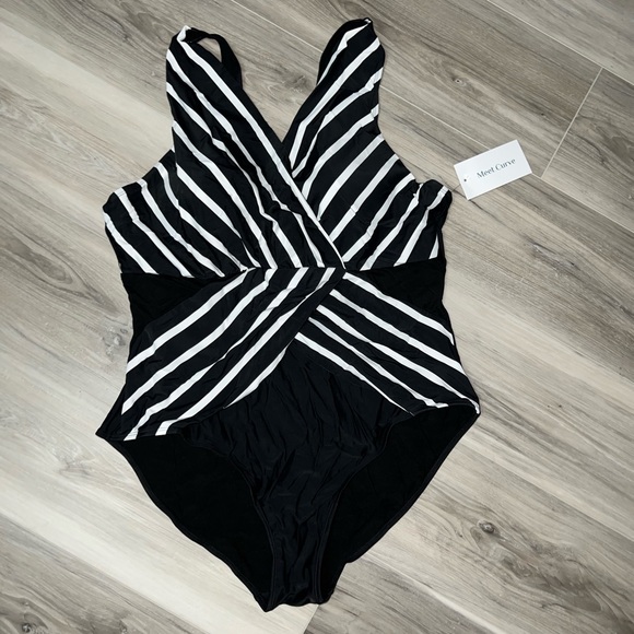 Meet Curve Other - 🌟 Stripe black & white one piece